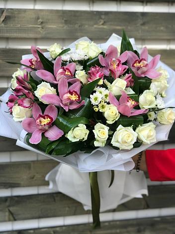 Букет цветов из: Розы и Хризантемы в Вахтане