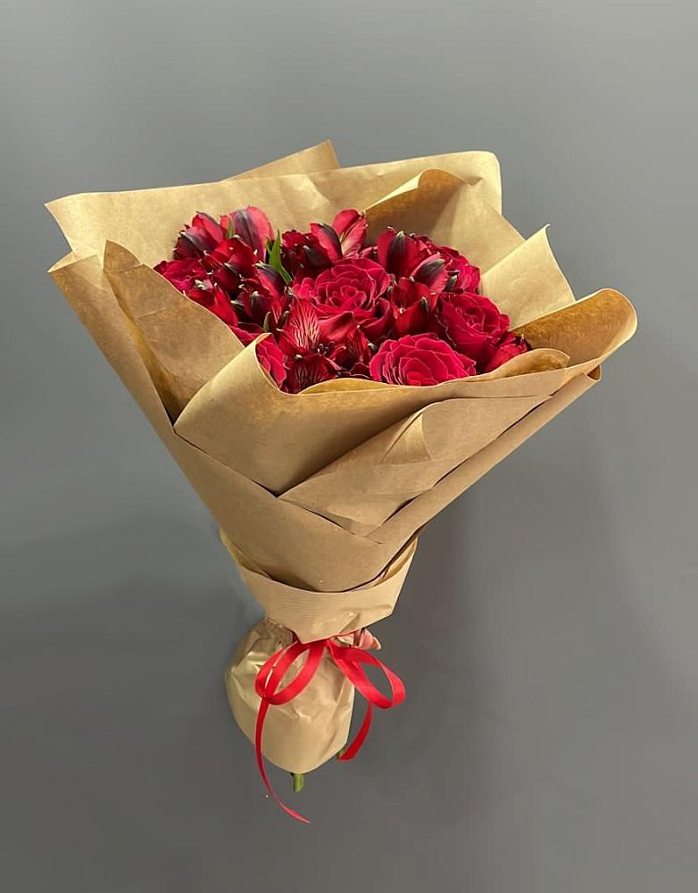 Букет цветов из: Альстромерии и Розы в Вахтане