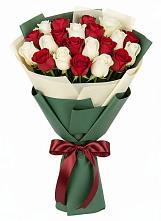 Букет Микс из красных и белых роз в Вахтане