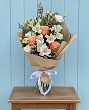 Букет цветов из:  Альстромерии, Лизиантусы, Розы и Хризантемы в Вахтане