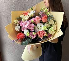 Букет цветов из:  Розы, Лизиантусы и Гвоздики #REPLACE_PRED# Вахтане