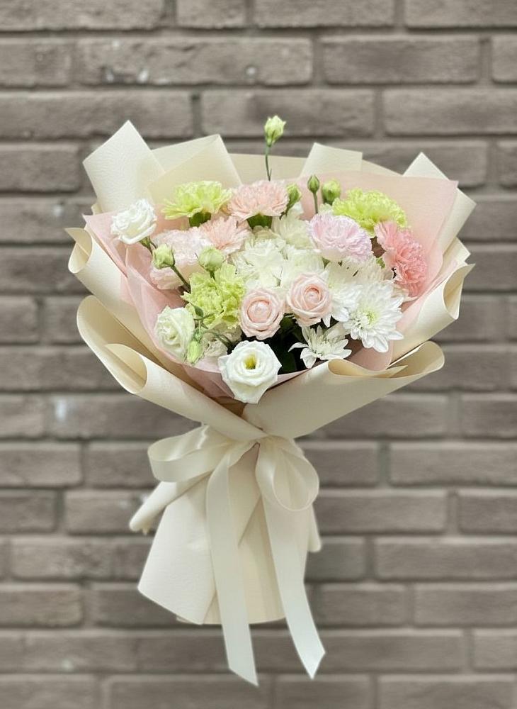 Букет цветов из: Гвоздики, Розы, Лизиантусы и Хризантемы в Вахтане