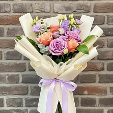 Букет цветов из:  Лизиантусы и Розы в Вахтане