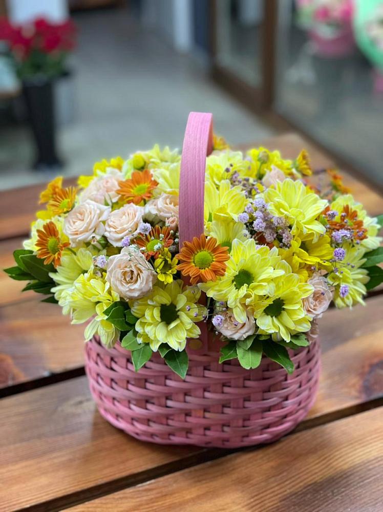 Цветочная композиция из Хризантемы и Розы в корзине в Вахтане