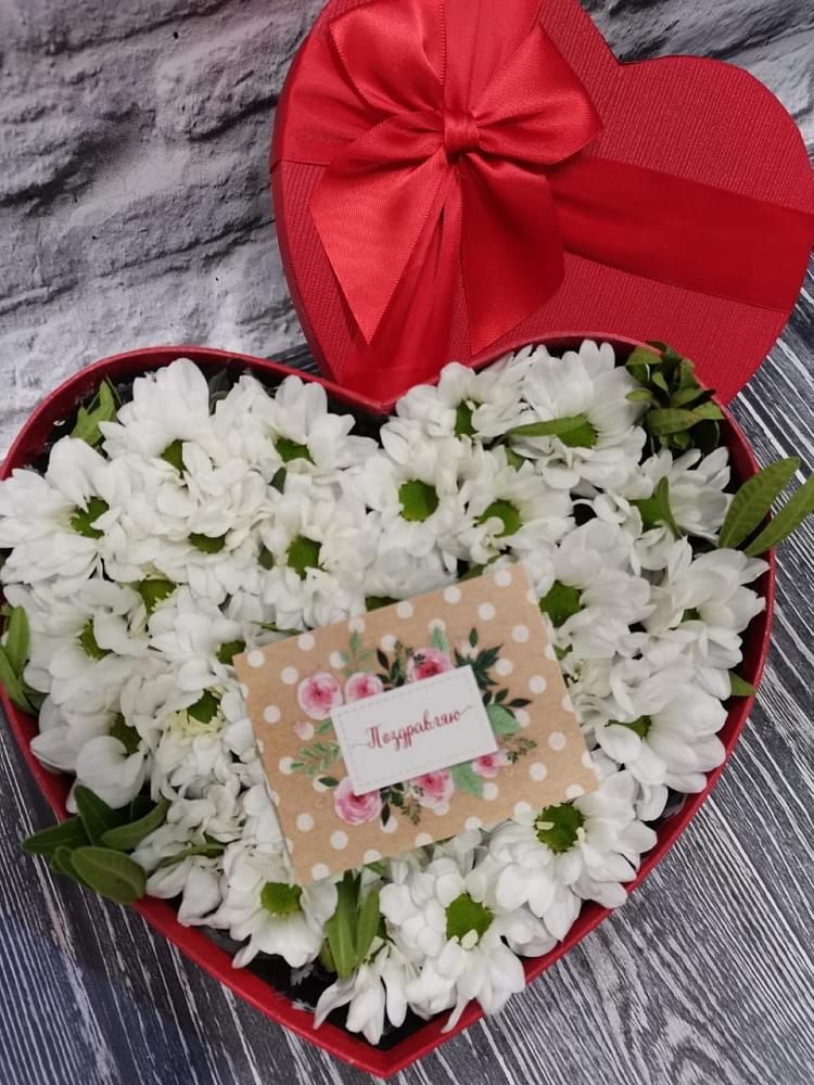 Цветочная композиция из Хризантемы в виде сердца в Вахтане