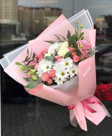 Букет цветов из: Розы, Лизиантусы и Хризантемы в Вахтане