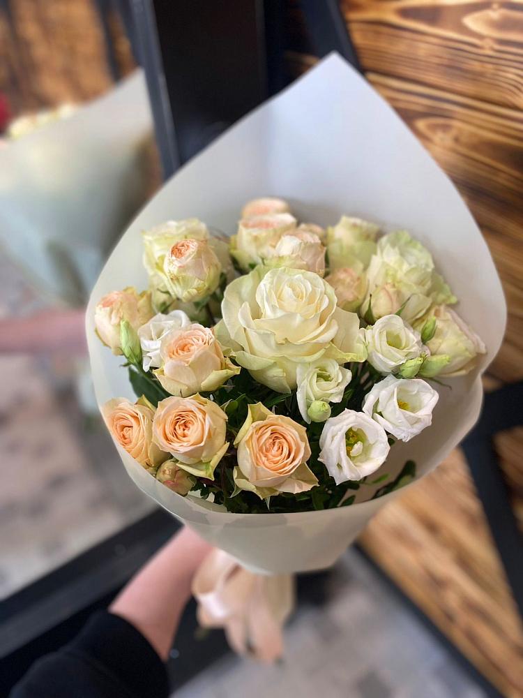 Букет цветов из: Розы и Лизиантусы в Вахтане